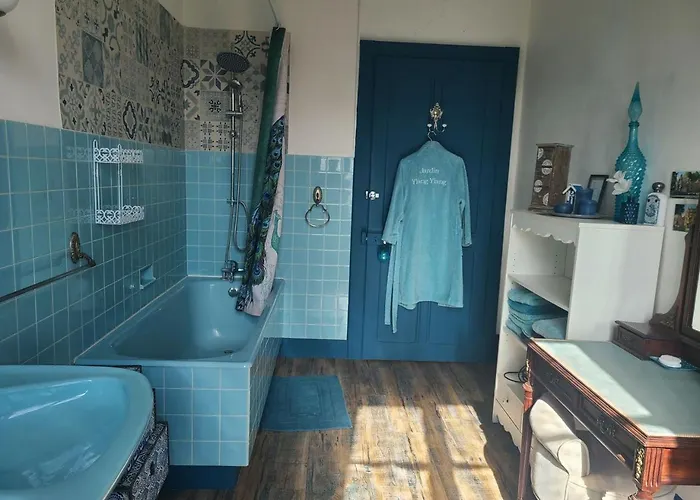 Maison Ylang Bed & Breakfast Medonville